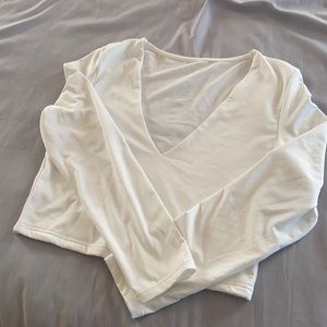 WHITE LONG SLEEVE CROP TOP